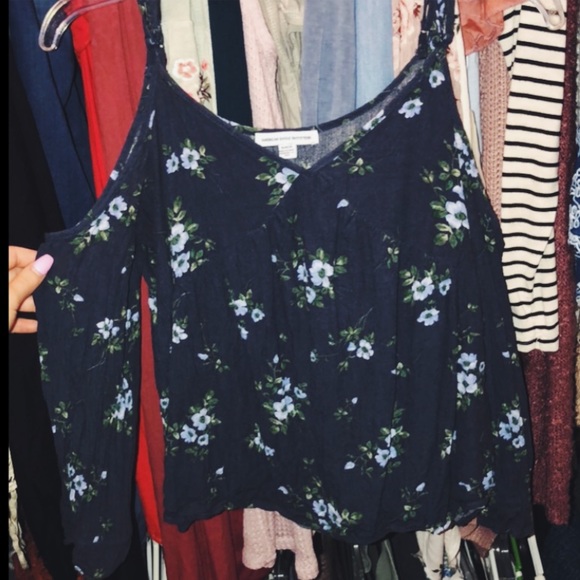 American Eagle Outfitters Tops - off the shoulder flowery top